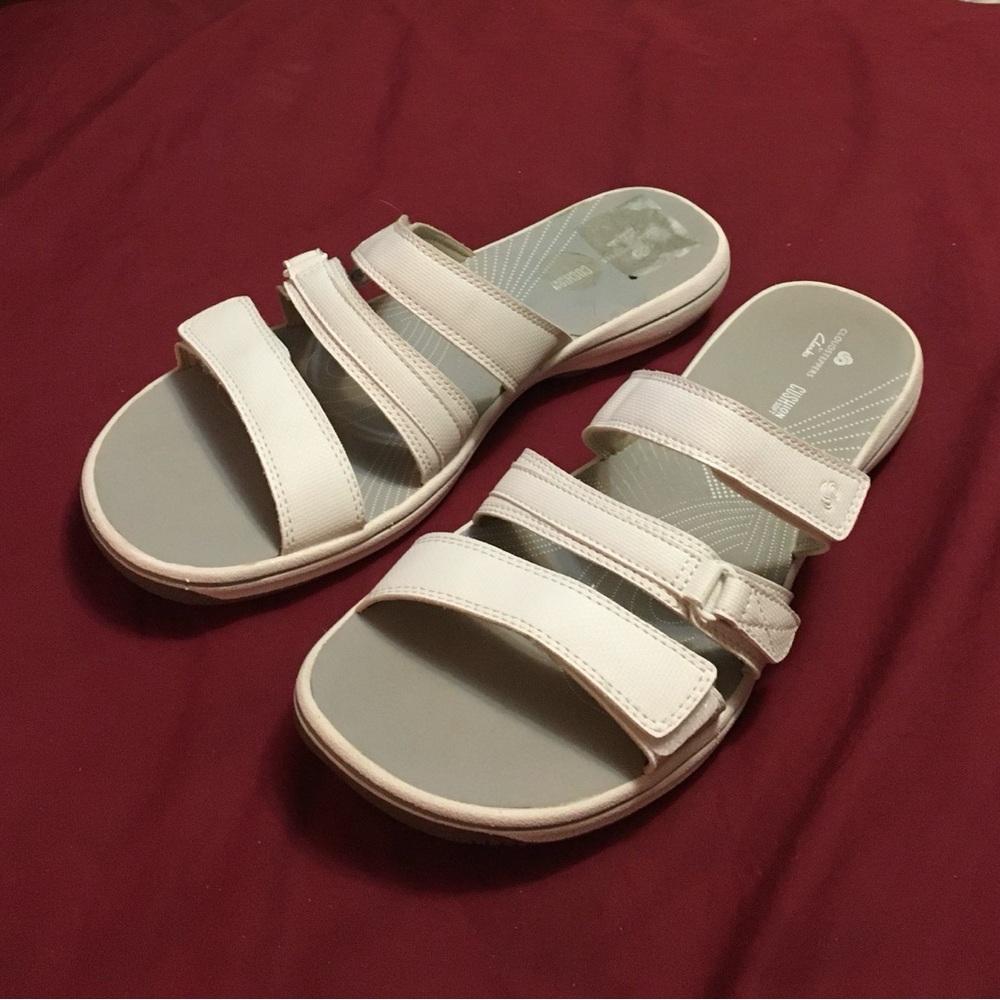 Clark’s ladies cream colored slide sandals size 11